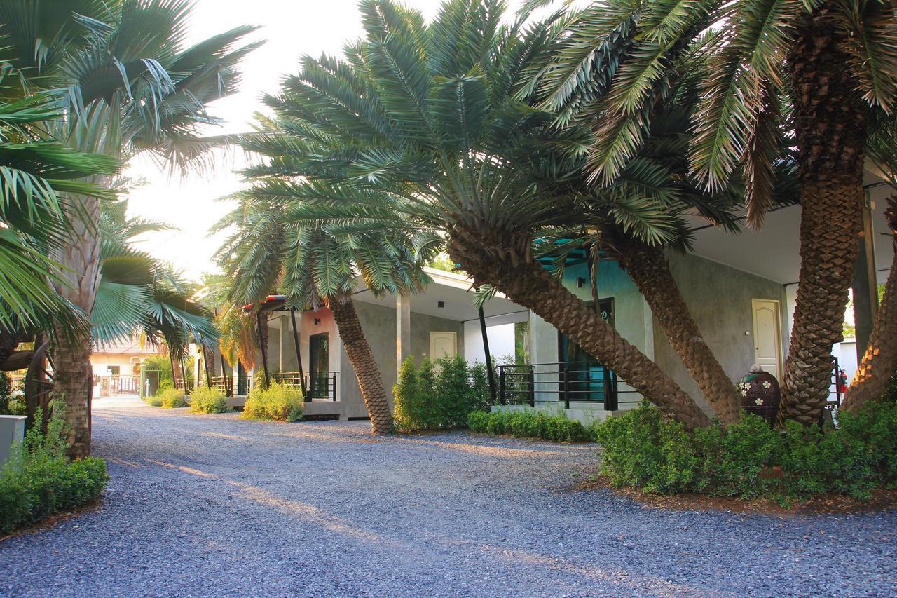 Lopburi Palm Resort Extérieur photo
