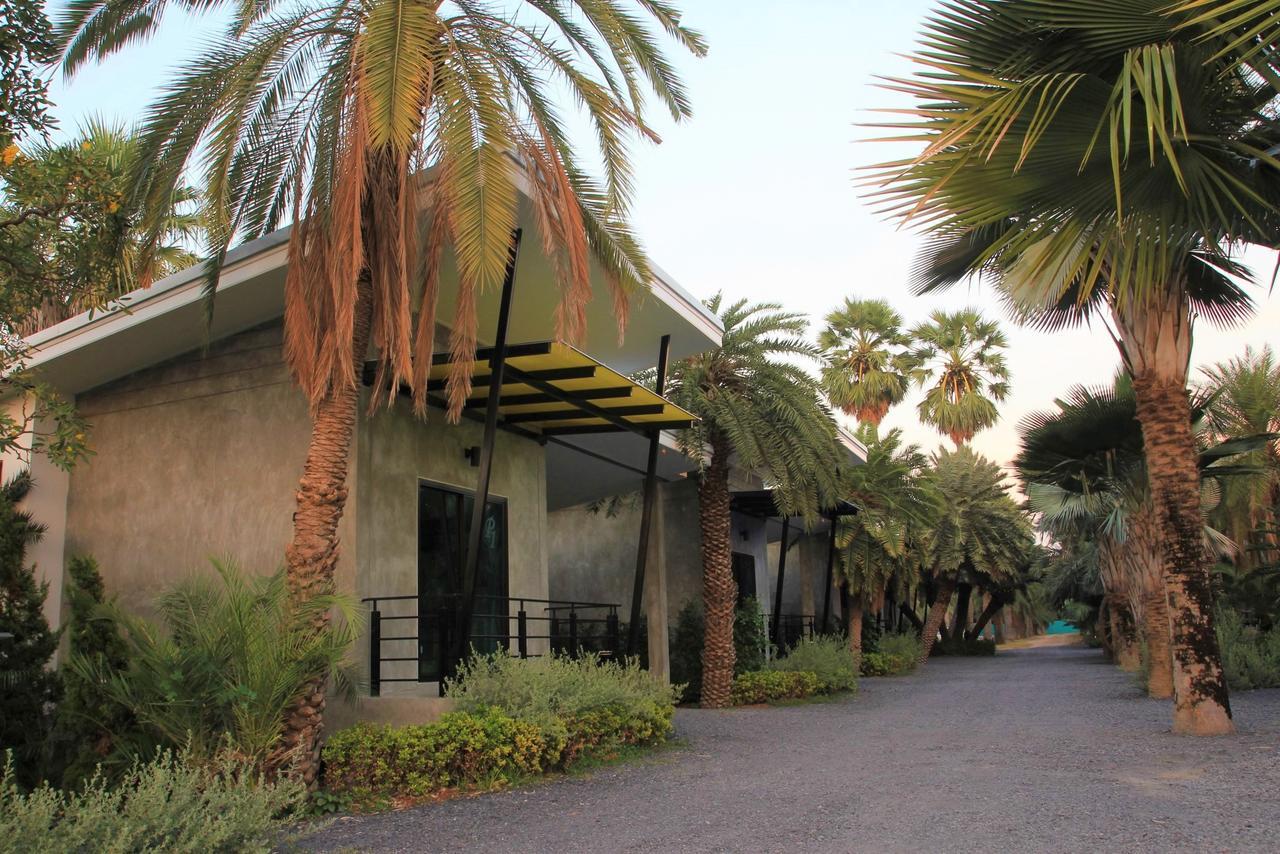 Lopburi Palm Resort Extérieur photo