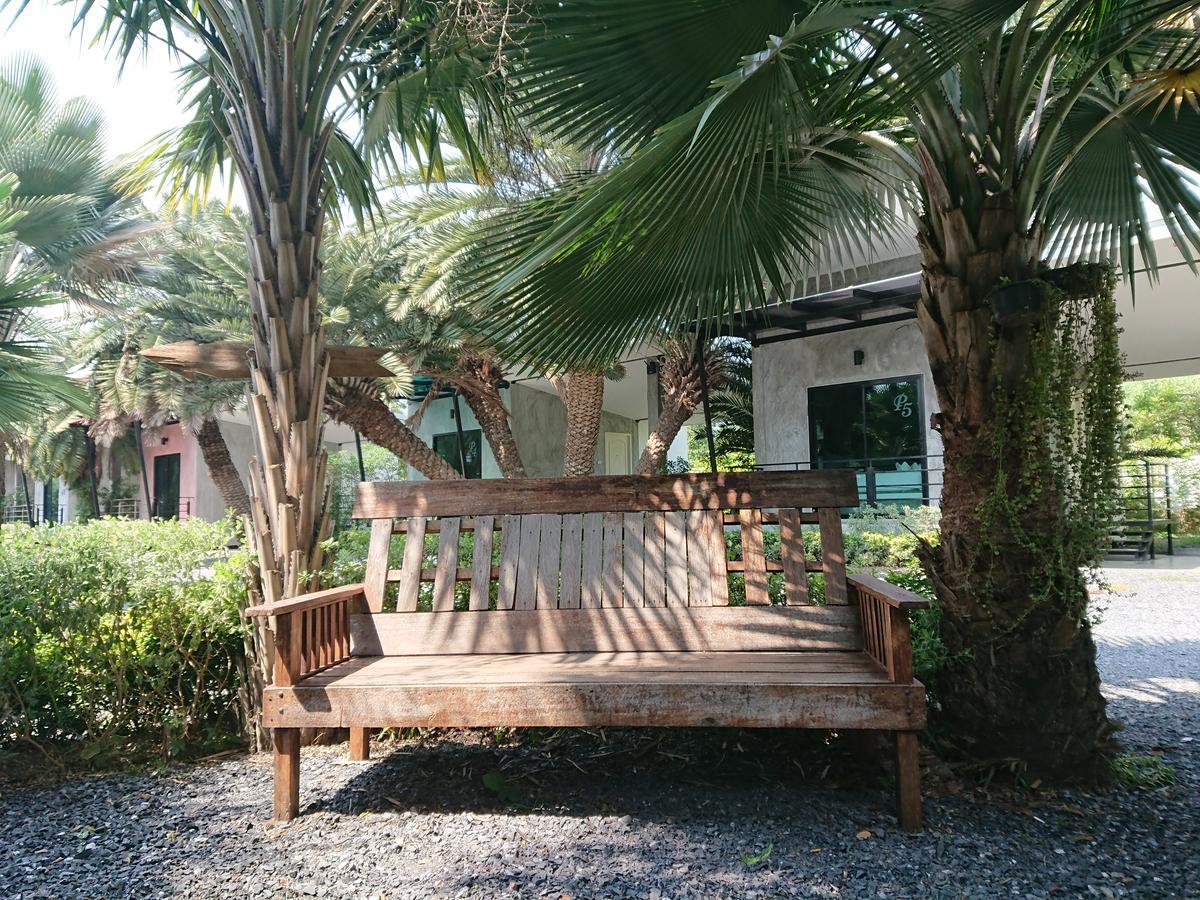 Lopburi Palm Resort Extérieur photo